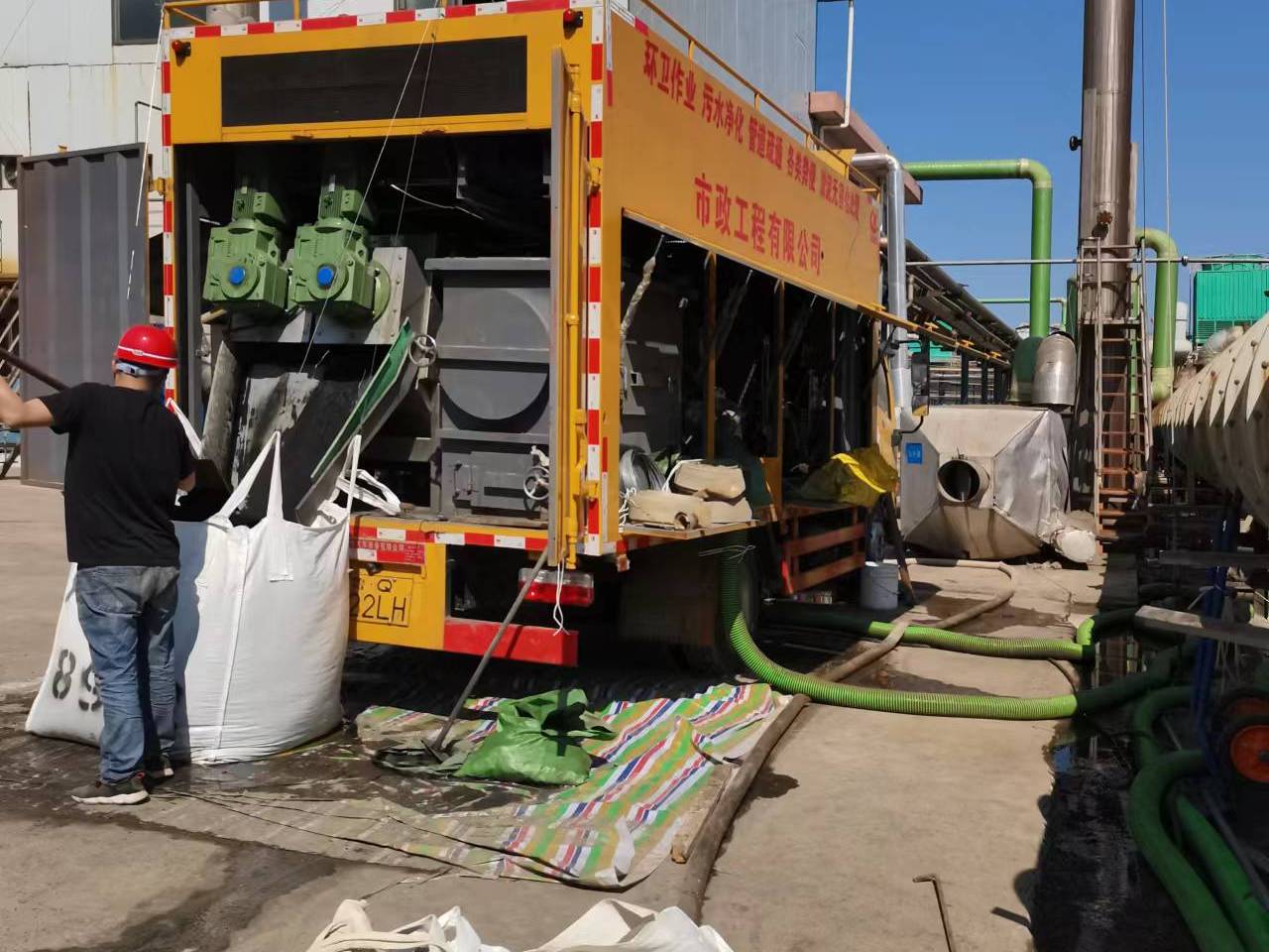 万荣淤泥压干处理